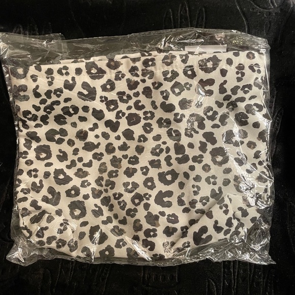 SNOW LEOPARD Print Large Makeup Bag (Brand New!) 🐾✨ - Picture 5 of 9
